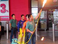 ออกฝึกซ้อมการดับเพลิงขั้นต้น ฝึกซ้อมดับเพลิง และฝึกซ้อมอพยพหนีไฟ ณ บริษัท โฮมโปรดักส์ เซ็นเตอร์ จำกัด
