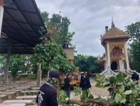 ดับเพลิงนครแม่สอด ออกตัดต้นไม้ภายในสุสานบ้านเหนือ