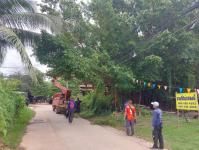 ดับเพลิงนครแม่สอด ออกตัดต้นไม้พาดผ่านสายไฟฟ้า บริเวณบ้านสิงโตรีสอร์ท