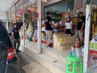 งานเทศกิจ นครแม่สอด ออกสำรวจร้านขายพลุ ประทัด สารเคมี เขตเทศบาลนครแม่สอด