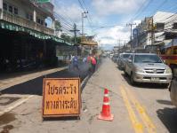 ดำเนินการโครงการปูยางแอสฟัลท์ติกคอนกรีต บริเวณถนนอิทรคีรีจากร้านเจ้าสัวถึงสะพานดำ