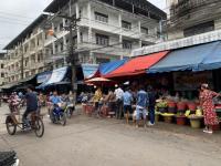 งานเทศกิจนครแม่สอด ออกะจัดระเบียบตลาดเทศบาลนครแม่สอดพร้อมอำนวยความสะดวกการจราจร กรณีกองช่างสุขาฯ ทำงาน 31 ส.ค.2566