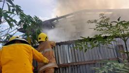 ดับเพลิงแม่สอด ออกระงับเหตุเพลิงไหม้บ้านประชาชน หน้าปั๊มน้ำมันนอร์ท ถนนราษฎร์อุทิศ