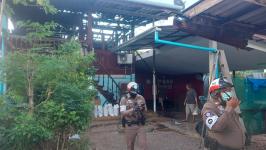 ดับเพลิงแม่สอด ออกระงับเหตุเพลิงไหม้บ้านประชาชน หน้าปั๊มน้ำมันนอร์ท ถนนราษฎร์อุทิศ