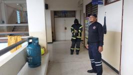 ดับเพลิงแม่สอด ออกกำจัดรังผึ้งภายในโรงเรียนเทศบาลวัดดอนแก้ว