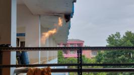 ดับเพลิงแม่สอด ออกกำจัดรังผึ้งภายในโรงเรียนเทศบาลวัดดอนแก้ว