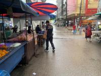 งานเทศกิจนครแม่สอด ออกตรวจความเรียบร้อยและจัดระเบียบตลาดเทศบาลนครแม่สอด 13 ก.ย.2566