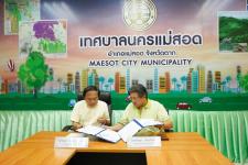 เทศบาลนครแม่สอดจัดพิธีลงนามบันทึกข้อตกลงความร่วมมือ (MOU) ระหว่างเทศบาลนครแม่สอด ชมรมแบดมินตันนครแม่สอดทีม และชมรมแม่สอดแบดมินตัน