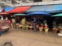 งานเทศกิจนครแม่สอด ออกตรวจความเรียบร้อยและจัดระเบียบตลาดเทศบาลนครแม่สอด 19 ก.ย.2566