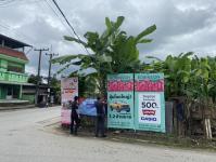 เทศกิจแม่สอด ออกดำเนินการจัดเก็บป้ายที่หมดอายุการขออนุญาตติดตั้ง บริเวณแยกศูนย์มาลาเรียอำเภอแม่สอด
