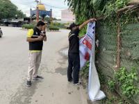 เทศกิจแม่สอด ออกดำเนินการจัดเก็บป้ายไม่ได้รับการอนุญาตขอติดตั้ง พื้นที่เทศบาลนครแม่สอด