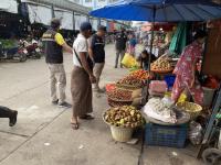 งานเทศกิจนครแม่สอด ออกตรวจความเรียบร้อยและจัดระเบียบตลาดเทศบาลนครแม่สอด 20 ก.ย.2566