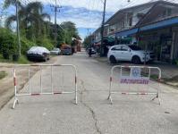 เทศกิจแม่สอด ออกนำวางแผงกั้น กรณีการไฟฟ้าอำเภอแม่สอดทำการตัดกิ่งไม้พาดแนวสายไฟฟ้าใกล้ป่าช้าจีน ชุมชนสักทอง