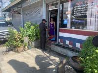 เทศกิจนครแม่สอด ออกตรวจสอบพร้อมติดตามผล กรณีผู้รับเหมาทำเศษหิน ดิน หล่นบนถนนสมัครสรรพการ