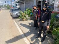 เทศกิจนครแม่สอด ออกตรวจสอบพร้อมติดตามผล กรณีผู้รับเหมาทำเศษหิน ดิน หล่นบนถนนสมัครสรรพการ