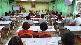 คุณกัญจน์ณัฏฐ์ หริรักษ์ ผู้อำนวยการกองสวัสดิการสังคม รักษาราชการแทน ปลัดเทศบาล เป็นประธานในการประชาสัมพันธ์เพื่อสร้างความเข้าใจในการชำระภาษีป้าย ภาษีที่ดิน และสิ่งปลูกสร้างแก่ผู้ประกอบการ