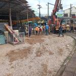 เทศกิจแม่สอด ออกดูแลการจราจร กรณีผู้รับเหมาถอนเสาออกจากดิน บริเวณสี่แยกเจ้าสัว