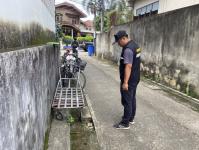 เทศกิจแม่สอด ออกตรวจสอบข้อร้องเรียน กรณีฝาท่อระบายน้ำชำรุด ซอยตรงข้ามร้านวิวัฒน์กลการ