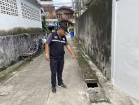 เทศกิจแม่สอด ออกตรวจสอบข้อร้องเรียน กรณีฝาท่อระบายน้ำชำรุด ซอยตรงข้ามร้านวิวัฒน์กลการ