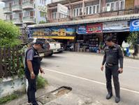 เทศกิจแม่สอด ออกตรวจสอบข้อร้องเรียน กรณีฝาท่อระบายน้ำชำรุด ซอยตรงข้ามร้านวิวัฒน์กลการ