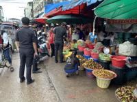 งานเทศกิจนครแม่สอด ออกตรวจความเรียบร้อยและจัดระเบียบตลาดเทศบาลนครแม่สอด 28-29 ก.ย.2566