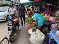 งานเทศกิจนครแม่สอด ออกตรวจความเรียบร้อยและจัดระเบียบตลาดเทศบาลนครแม่สอด 28-29 ก.ย.2566