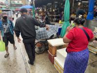 งานเทศกิจนครแม่สอด ออกตรวจความเรียบร้อยและจัดระเบียบตลาดเทศบาลนครแม่สอด 9 ต.ค..2566