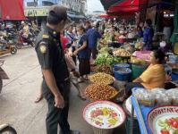 งานเทศกิจนครแม่สอด ออกตรวจความเรียบร้อยและจัดระเบียบตลาดเทศบาลนครแม่สอด 10 ต.ค..2566