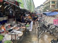 งานเทศกิจนครแม่สอด ออกตรวจความเรียบร้อยและจัดระเบียบตลาดเทศบาลนครแม่สอด 11 ต.ค..2566