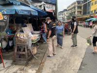 งานเทศกิจนครแม่สอด ออกตรวจความเรียบร้อยและจัดระเบียบตลาดเทศบาลนครแม่สอด 11 ต.ค..2566