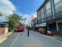 ดับเพลิงแม่สอด ตัดต้นไม้ หน้าบ้านประชาชน บริเวณถนนแม่สอด-แม่ตาว ทางไปโรงพยาบาลแม่สอด อำเภอแม่สอด จังหวัดตาก