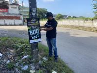 เทศกิจแม่สอด ออกดำเนินการจัดเก็บป้ายไม่ได้รับการอนุญาตขอติดตั้งและชำรุด พื้นที่เทศบาลนครแม่สอด