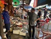 เจ้าหน้าที่เทศกิจ ออกตรวจความเรียบร้อยและจัดระเบียบตลาดเทศบาลนครแม่สอด 24 ต.ค.2566