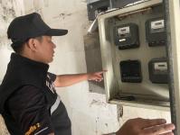 เทศกิจแม่สอด ออกตรวจสอบเหตุโจรขโมยสายไฟฟ้า ภายในโลตัสเล็กแม่สอด ร่วมตำรวจ สภ.แม่สอด