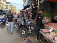 เจ้าหน้าที่เทศกิจ ออกตรวจความเรียบร้อยและจัดระเบียบตลาดเทศบาลนครแม่สอด 10 พ.ย.2566