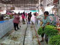 ดับเพลิงเเม่สอด ร่วมกองช่างสุขาฯ ฉีดล้างตลาดสดบ้านเหนือ