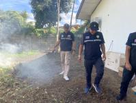 เทศกิจแม่สอด ออกตรวจสอบกรณีเหตุร้องเรียนการเผาหญ้าแห้ง ภายในวิทยาลัยชุมชนแม่สอด