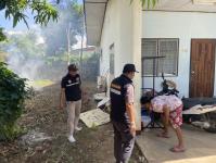 เทศกิจแม่สอด ออกตรวจสอบกรณีเหตุร้องเรียนการเผาหญ้าแห้ง ภายในวิทยาลัยชุมชนแม่สอด