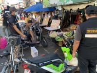 เจ้าหน้าที่เทศกิจ ออกตรวจความเรียบร้อยและจัดระเบียบตลาดเทศบาลนครแม่สอด 15 พ.ย.2566