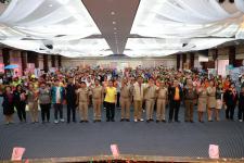 ร่วมกิจกรรมรณรงค์ยุติความรุนแรงต่อเด็ก สตรี และบุคคลในครอบครัว และความรุนแรงในสังคมทุกรูปแบบ ร่วมกับหน่วยงานราชการ ภาคองค์กรเอกชน ภาคประชาชนในจังหวัดตาก