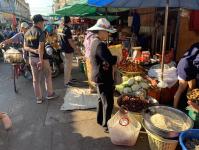 เจ้าหน้าที่เทศกิจ ออกตรวจความเรียบร้อยและจัดระเบียบตลาดเทศบาลนครแม่สอด 22 พ.ย.2566