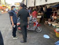 เทศกิจแม่สอด ร่วมเจ้าหน้าที่สำนักงานสาขาชั่งตวงวัด กรมการค้าภายใน กระทรวงพาณิชย์ ออกตรวจยึดตราชั่งที่ไม่ได้มาตรฐาน ตลาดพาเจริญ