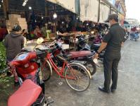 เทศกิจแม่สอด ร่วมเจ้าหน้าที่สำนักงานสาขาชั่งตวงวัด กรมการค้าภายใน กระทรวงพาณิชย์ ออกตรวจยึดตราชั่งที่ไม่ได้มาตรฐาน ตลาดพาเจริญ