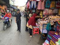 เทศกิจแม่สอด ร่วมเจ้าหน้าที่สำนักงานสาขาชั่งตวงวัด กรมการค้าภายใน กระทรวงพาณิชย์ ออกตรวจยึดตราชั่งที่ไม่ได้มาตรฐาน ตลาดพาเจริญ