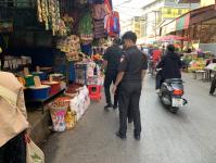 เทศกิจแม่สอด ร่วมเจ้าหน้าที่สำนักงานสาขาชั่งตวงวัด กรมการค้าภายใน กระทรวงพาณิชย์ ออกตรวจยึดตราชั่งที่ไม่ได้มาตรฐาน ตลาดพาเจริญ