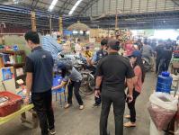 เทศกิจแม่สอด ร่วมเจ้าหน้าที่สำนักงานสาขาชั่งตวงวัด กรมการค้าภายใน กระทรวงพาณิชย์ ออกตรวจยึดตราชั่งที่ไม่ได้มาตรฐาน ตลาดพาเจริญ