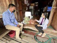 ลงพื้นที่ร่วมกับสมาชิกสภาเทศบาลนครแม่สอดและคณะกรรมการสภาองค์กรชุมชนเทศบาลนครแม่สอดลงพื้นที่ติดตามการปรับสภาพที่อยู่อาศัยแก่ครัวเรือนมีรายได้น้อย