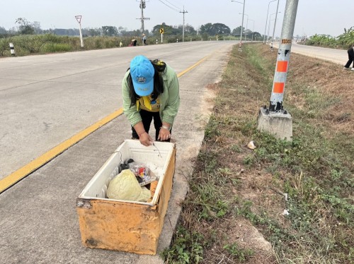 กองการศึกษาร่วมกิจกรรมจิตรอาสาปรับภูมิทัศน์ถนนทางหลวงชนบท 3050