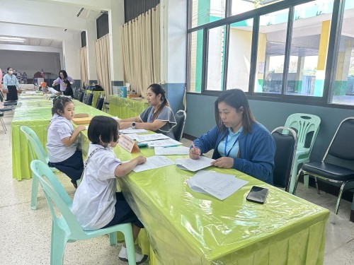 คณะกรรมการตรวจเยี่ยมสนามสอบการประเมินความสามารถด้านการอ่านของผู้เรียน (RT) ชั้นประถมศึกษาปีที่ 1 ปีการศึกษา 2566 ของนักเรียนในสังกัดเทศบาลนครแม่สอด