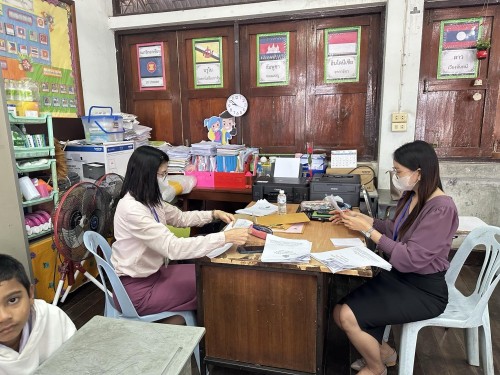 คณะกรรมการตรวจเยี่ยมสนามสอบการประเมินความสามารถด้านการอ่านของผู้เรียน (RT) ชั้นประถมศึกษาปีที่ 1 ปีการศึกษา 2566 ของนักเรียนในสังกัดเทศบาลนครแม่สอด